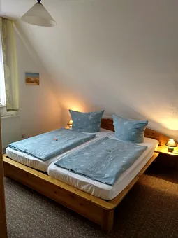 1. Schlafzimmer mit Doppelbett