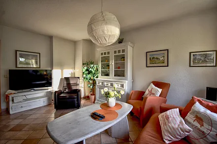 Wohnzimmer mit Fernseher