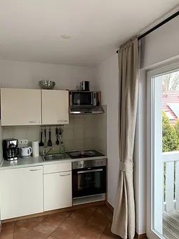 gut eingerichtete Küchenzeile