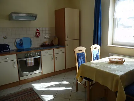 Küche mit grossen Essbereich