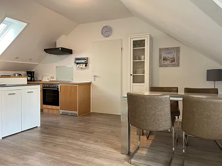 Wohnbereich mit Einbauküche