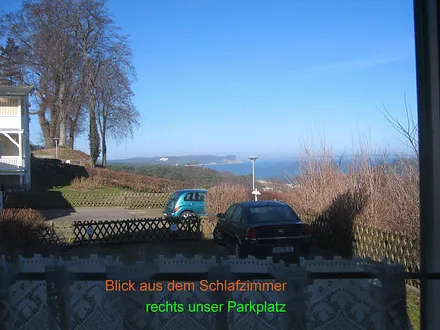 Vom Schlafzimmer aus hat man einen ganzjährigen Panoramablick, bei klarem Wetter sogar bis zur Kreideküste. Und bei geöffnetem Fenster ist Meeresrauschen garantiert.
