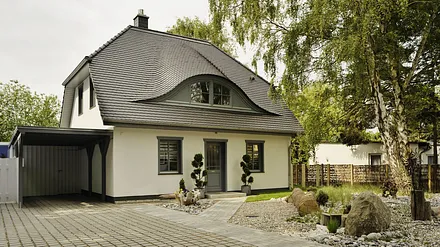 Eingangsbereich / Carport