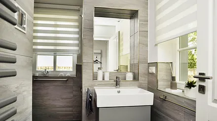 Bad mit Dusche und Sauna im EG