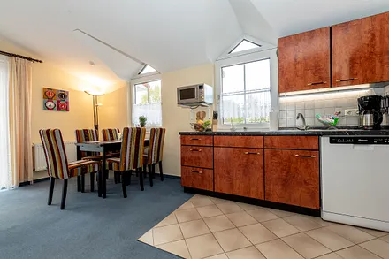 Küchenzeile mit Essbereich