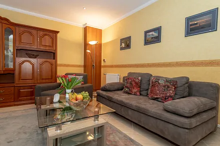 Wohnzimmer mit Schlafcouch