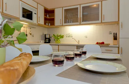 1. Küche mit Essbereich