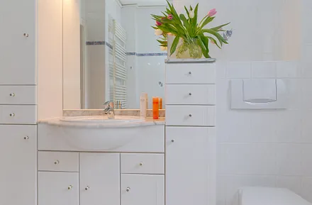 1. Bad mit Badewanne