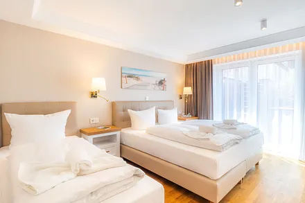 1. Schlafzimmer mit Doppel- und Einzelbett