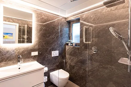 Bad en Suite mit Dusche