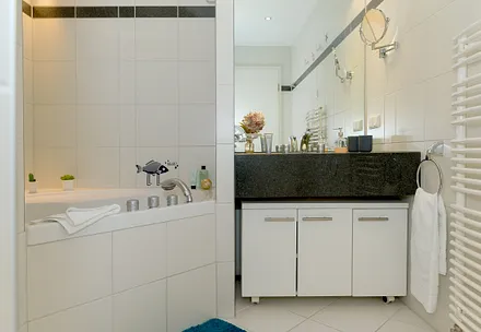 2. Bad mit Badewanne