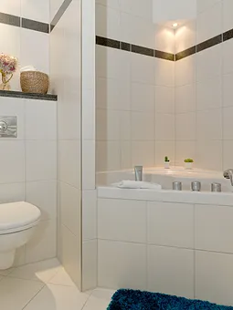 2. Bad mit Badewanne