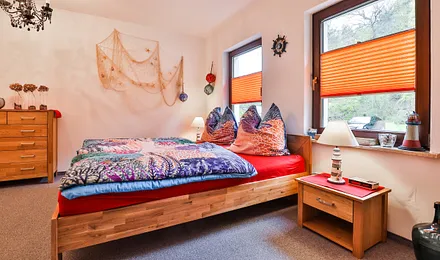 Stabiles und gemütliches Holzbett 2,00 x 2,00 m