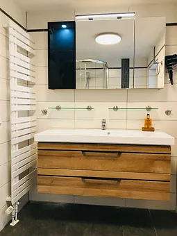 Bad mit Handtuchtrockner