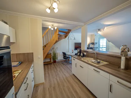 schlichte und elegante Formen in der Küche, in der es an nichts fehlt