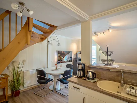 gemütliche Essecke im offenen Ess-und Wohnbereich