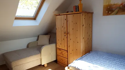 offener Galeriebereich mit kleiner Couch