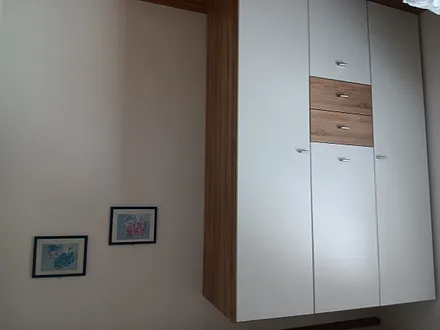 sep.Schlafzimmer mit Kleiderschrank