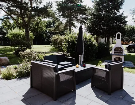 Hausterrasse mit Strandkorb