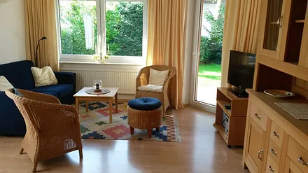 lichtdurchflutetes Wohnzimmer 