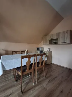 Essbereich mit 4 Stühlen 