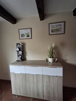 Schlafzimmer mit Kommode 