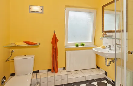 Badezimmer mit Dusche