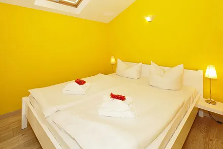 1. Schlafzimmer mit Doppelbett