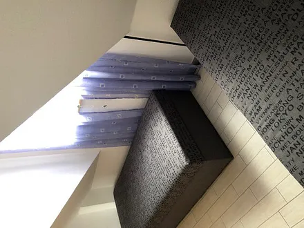 Im zweiten Schlafzimmer finden zwei bequeme Liegen mit Bettkasten, sowie ein Kleiderschrank Platz.