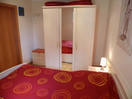 Kleiderschrank mit Spiegel