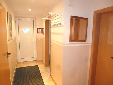 Flur - Blick zur Haustür