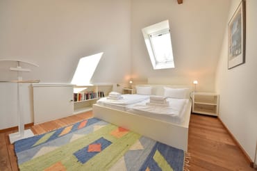 Schlafzimmer 1 mit Doppelbett