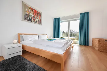 Schlafzimmer mit Doppelbett