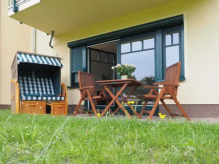 Terrasse mit Strandkorb