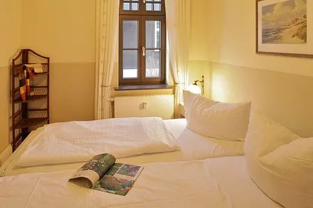 Schlafzimmer mit Doppelbett