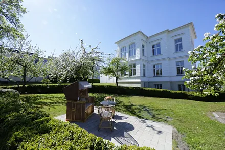 Terrasse auf dem Grundstück
