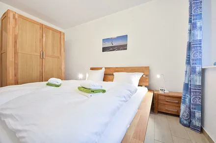 Schlafzimmer 1 mit Doppelbett