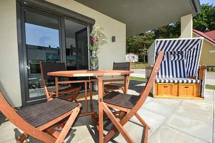 Terrasse mit Strandkorb