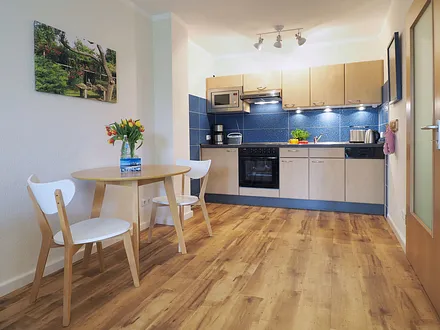 Küchenzeile mit Essbereich