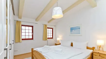 Schlafzimmer mit Doppelbett