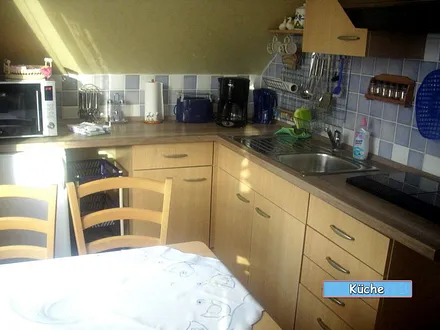 Küche mit Geschirrspüler