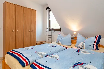 Schlafzimmer mit Doppelbett