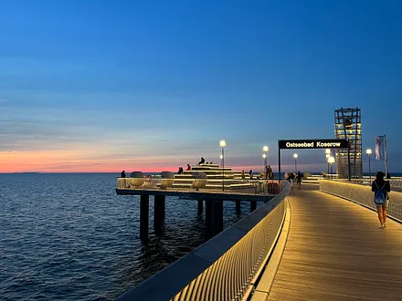 Die neue Seebrücke am Abend 