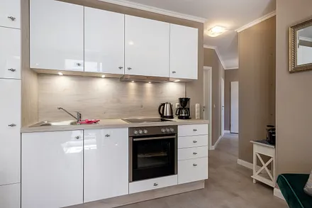 Blick vom Wohnzimmer in den Flur.