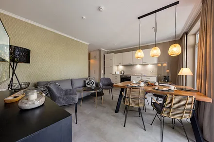 Auf der Couch kann aufgebettet werden.