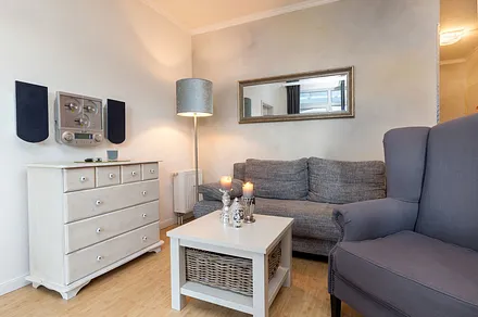 Auf der Couch kann für 1 Kind aufgebettet werden.