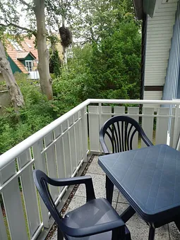 Balkon (Zugang aus Küche)