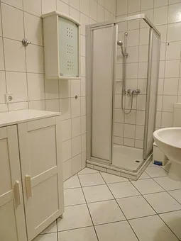 geräumiges Badezimmer
