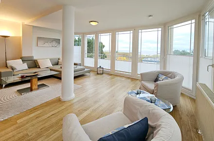 Das Appartement besticht durch den freien Blick auf das Meer.