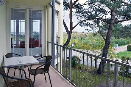 Balkon mit seitlichen Meerblick